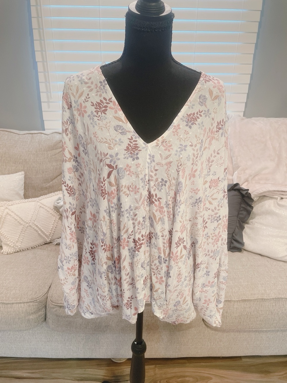 143 Story by Line Up Spring Floral Blouse Size Small